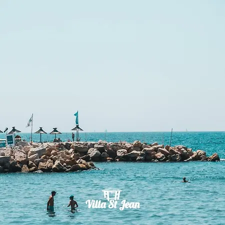 St Jean Vue Pied Dans L Eau